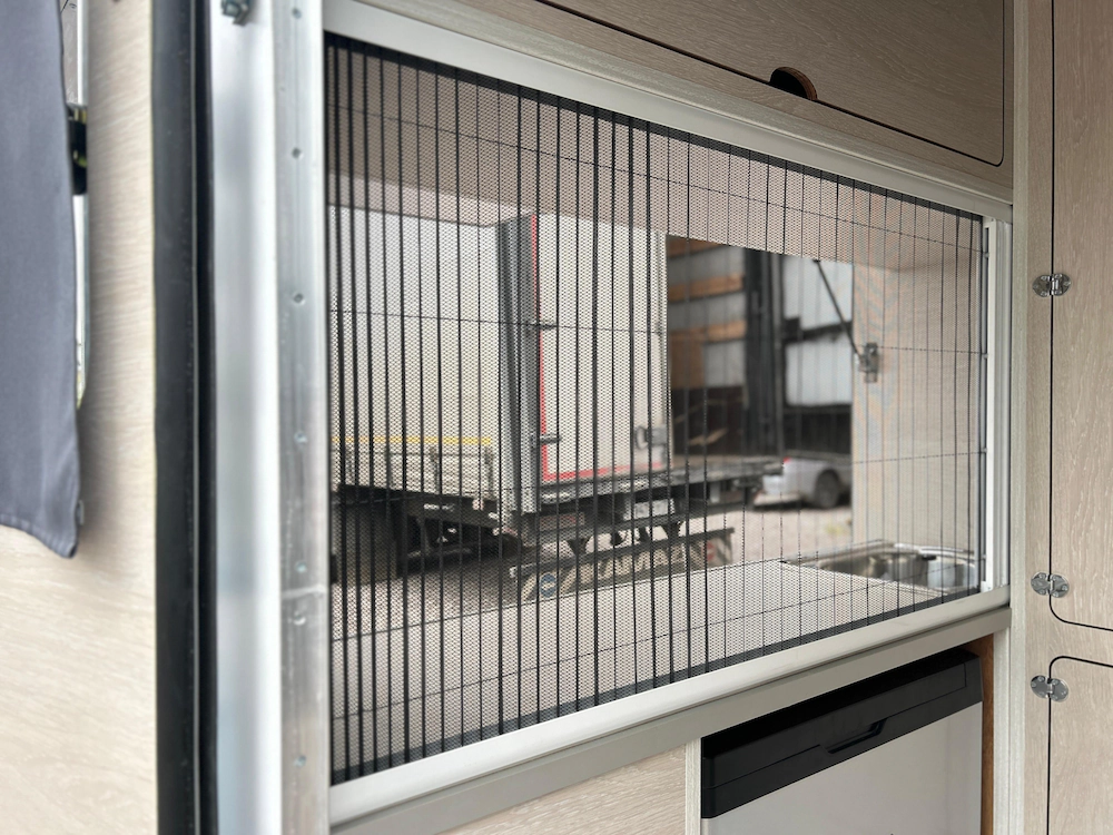 Москитная сетка или шторка плиссе в проёме — фото 3