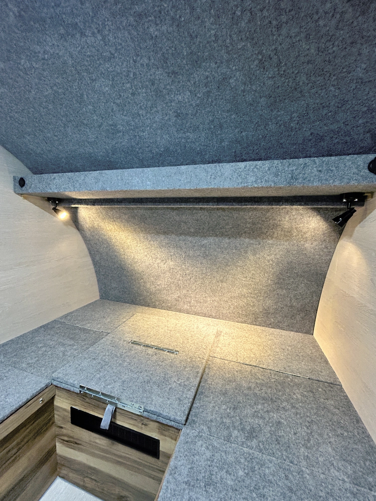 Точечные светильники и USB-розетки — фото 2