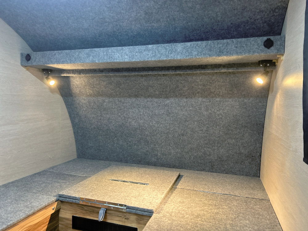 Точечные светильники и USB-розетки — фото 4