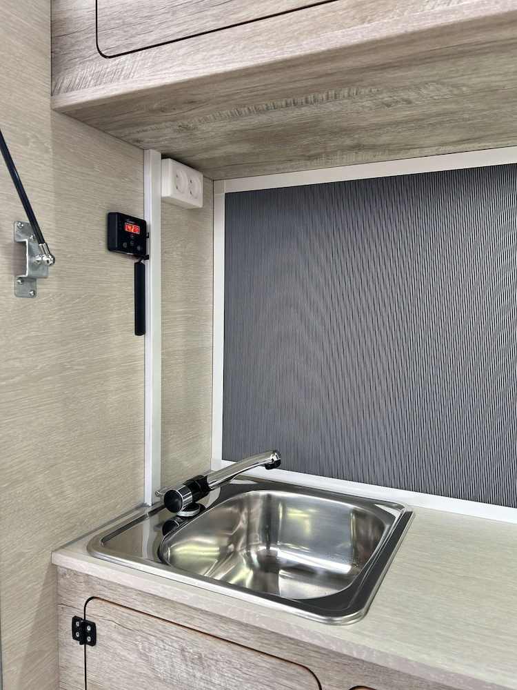 Модель "Гранд Турист" (Белого цвета с подъёмной крышей)