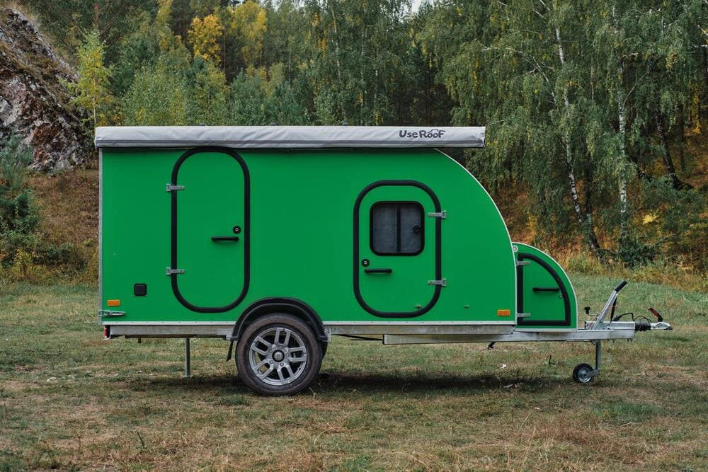 Чем отличается автодом от прицепа-кемпера? Подробное сравнение