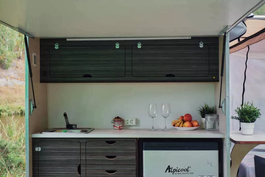 Особенности и оснащение дома на колесах: спальные места, кухня, санузел и другие удобства