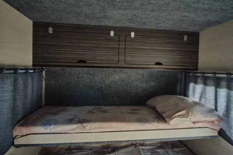 Съёмная или откидная полка 140×50 см