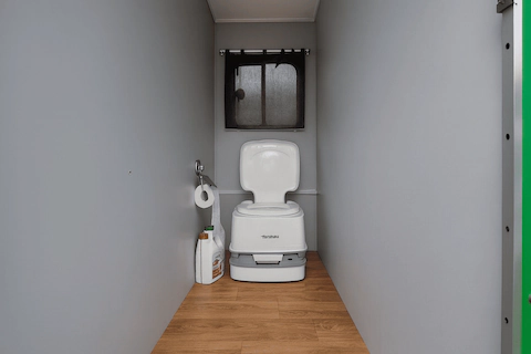 Как правильно пользоваться туалетом в&nbsp;кемпере-прицепе: основные правила. Кемпер-Урал