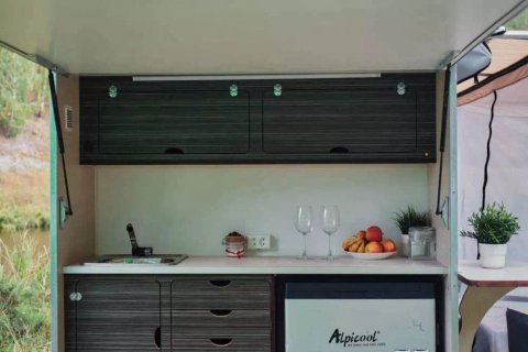 Особенности и оснащение дома на колесах: спальные места, кухня, санузел и другие удобства. Кемпер-Урал