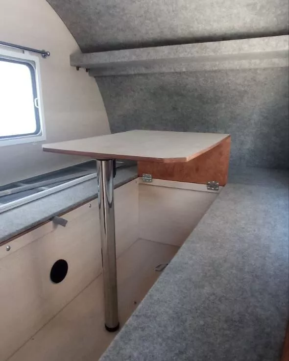 Стол обеденный в проходе 770x510 мм