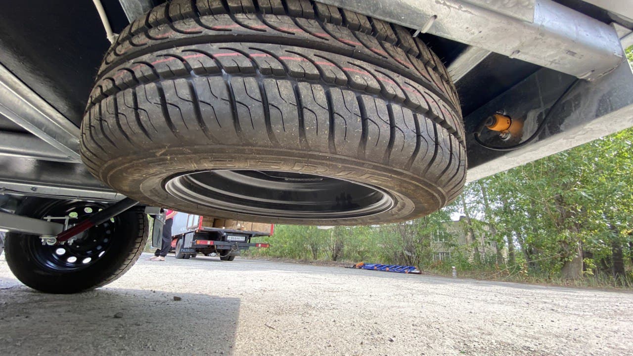 Кронштейн для запасного колеса/  Кронштейн с колесом R15